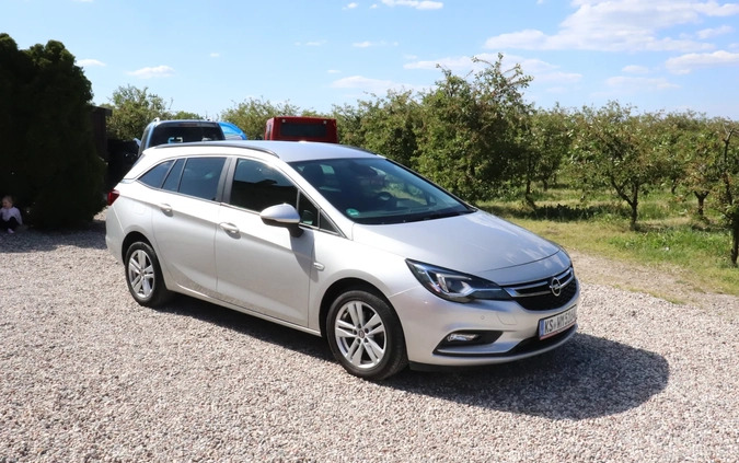 Opel Astra cena 42950 przebieg: 135654, rok produkcji 2019 z Kosów Lacki małe 326